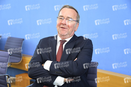 Bundespressekonferenz Neuer Wehrdienst in Berlin